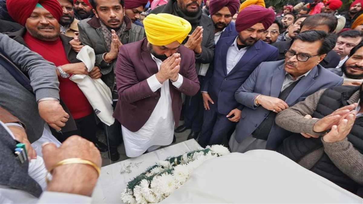 Punjab News: शासकीय सम्मान के साथ विधायक गोगी का अंतिम संस्कार, मुख्यमंत्री मान सहित कैबिनेट मंत्री रहे मौजूद…