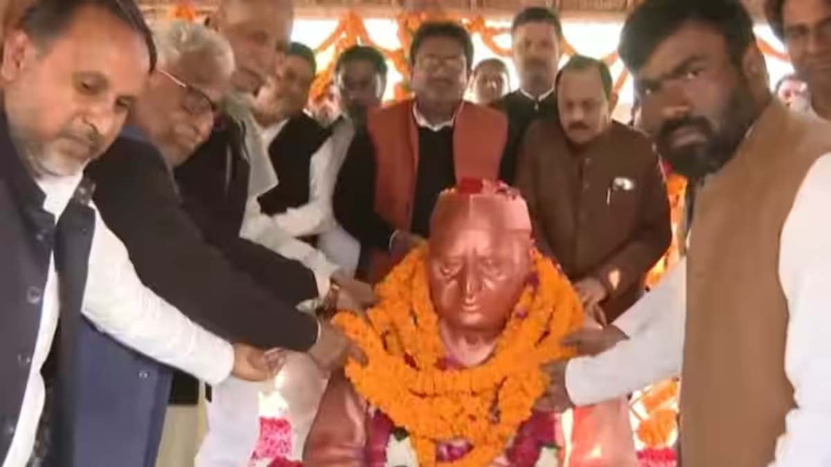 ‘भगवान हैं मुलायम सिंह यादव’, महाकुंभ में सपा नेताओं ने पूर्व CM की मूर्ति लगाकर दिया बड़ा बयान, साधु-संत और BJP नेता ने विरोध करते हुए कही ये बात…