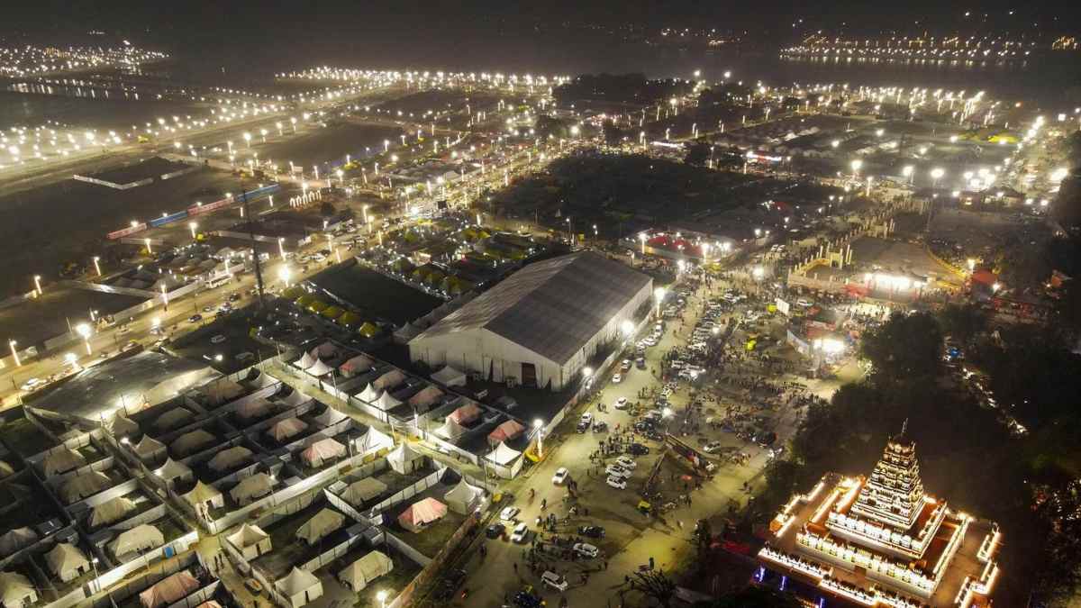 कम पैसे में मिलेगा पूरा मजा… 3000 नहीं मात्र इतने रुपए में आसमान से देख पाएंगे महाकुंभ का नजारा, जानिए कैसे बुक होगी हेलिकॉप्टर