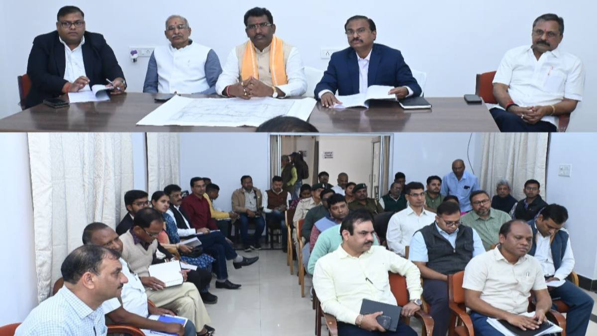 नए मेला स्थल में होगा भव्य राजिम कुंभ कल्प का आयोजन, तैयारी को लेकर संभागायुक्त कावरे ने ली अधिकारियों की बैठक