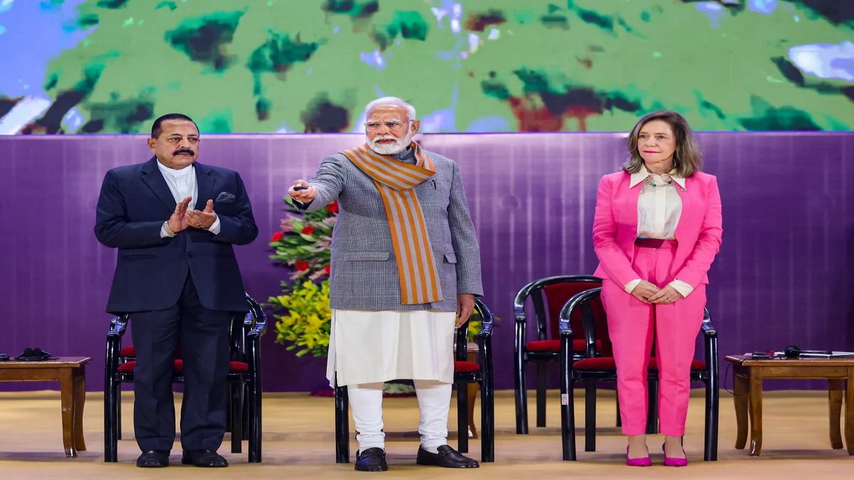 Mission Mausam: अब व्हॉट्सएप पर पल-पल मिलेगी मौसम की जानकारी,  PM मोदी ने लांच किया मिशन मौसम, जानें इसके फायदे