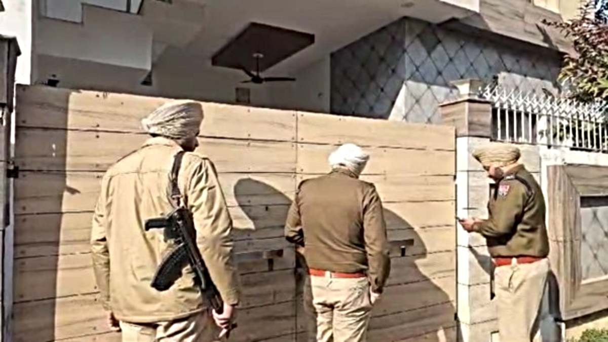 Amritsar Blast: घर में हुआ धमाका, दरवाजे बंद कर जांच में जुटी पुलिस, पुलिस का दावा- नहीं हुआ कोई धमाका…