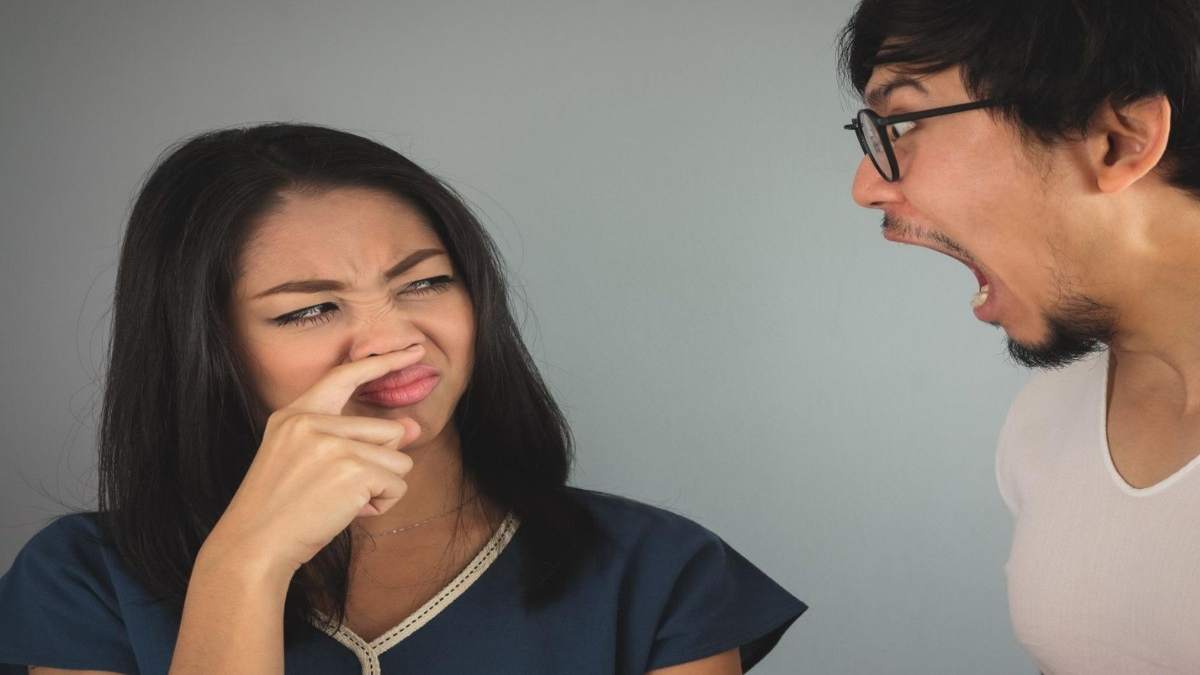 Oral Care Tips: बदबूदार सांसों से परेशान हैं? तो ट्राई करें ये घरेलू नुस्खे…