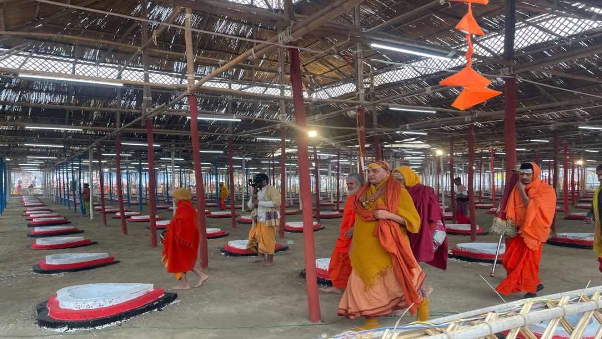 गौमाता की प्रतिष्ठा के लिए महाकुंभ में सबसे बड़ा 324 कुंडीय गौ प्रतिष्ठा यज्ञ शुरू, आप भी बन सकते हैं पुण्य के भागीदार