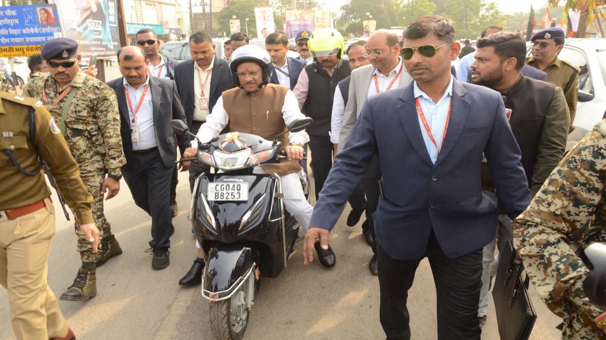 राष्ट्रीय सड़क सुरक्षा माह : मुख्यमंत्री विष्णुदेव साय ने कहा – जीवन अनमोल है, यातायात नियमों का पालन करें और सुरक्षित रहें …