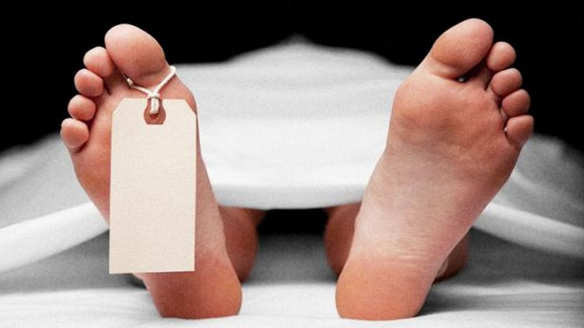 हाइवे किनारे मिला शिक्षक का शव, 3 साल पहले आश्रित कोटे पर हुई थी नियुक्ति, जांच में जुटी पुलिस