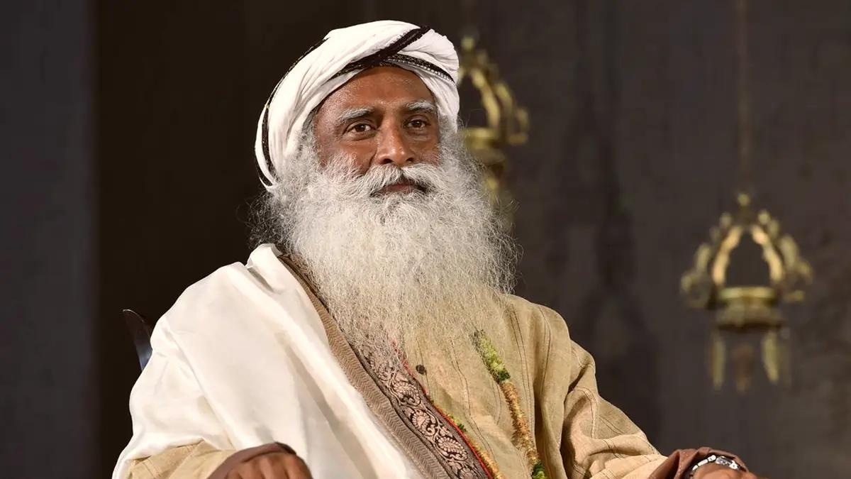 MahaKumbh 2025: आस्था की डुबकी लगाने प्रयागराज पहुंचे गुरु सद्गुरु जग्गी वासुदेव, कहा- महाकुंभ एक सभ्यता है, जिससे आपको…