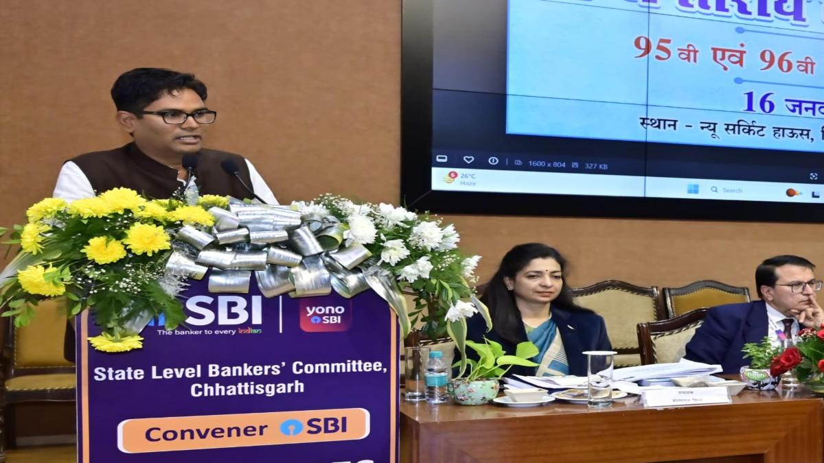 राज्य स्तरीय बैंकर्स समिति की समीक्षा बैठक: वित्त मंत्री ओपी चौधरी ने कहा- प्रदेश की अर्थव्यवस्था की रीढ़ है बैंकिंग सिस्टम