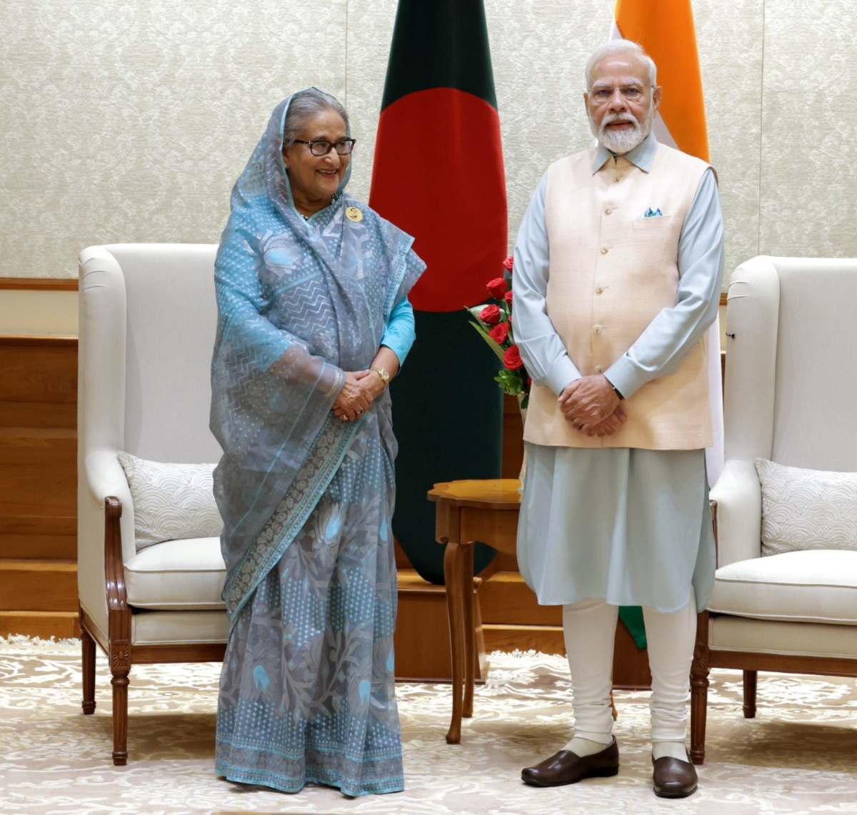 शेख हसीना का छलका दर्द, इमोशनल वीडियो शेयर कर बोलीं- 20 मिनट लेट होती तो मेरी और बहन…