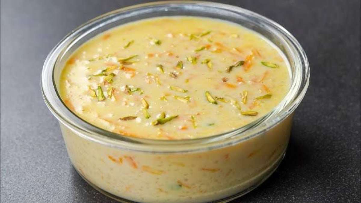 Gajar ki Rabri: बहुत खा लिया गाजर का हलवा, अब खाएँगे गाजर की रबड़ी इस रेसिपी को करें Follow…
