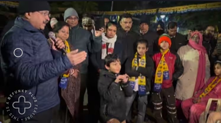 केजरीवाल के भाषण के बीच नन्हीं बच्ची ने किया डांस, आप संयोजक के चेहरे पर भी आई मुस्कान, वीडियो वायरल, Watch Video