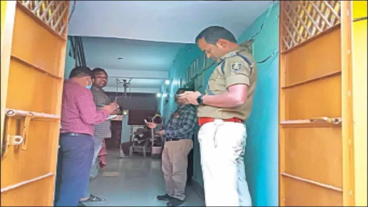 Crime News: हाथ-पैर बांधकर किया था बलात्कार, आरोपी गिरफ्तार…