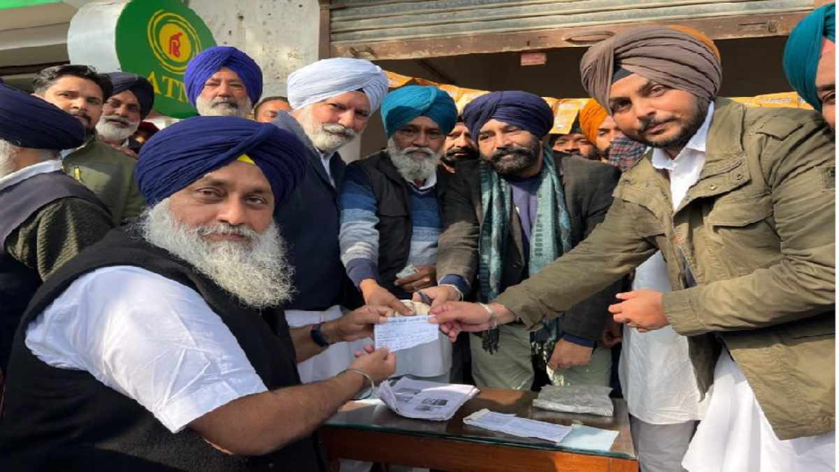 सुखबीर बादल ने ली शिअद की नई सदस्यता