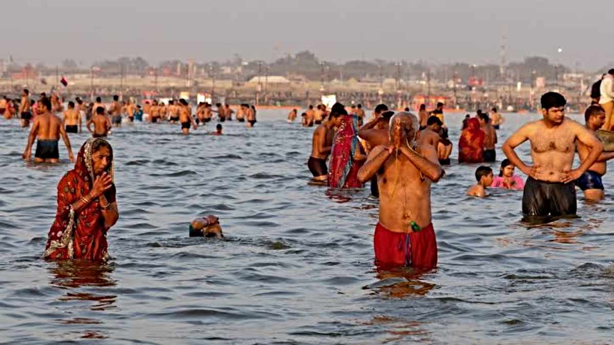 Mahakumbh Snan: गृहस्थों को एक नहीं, बल्कि इतनी डुबकी लगाने से मिलता है पूरा फल…