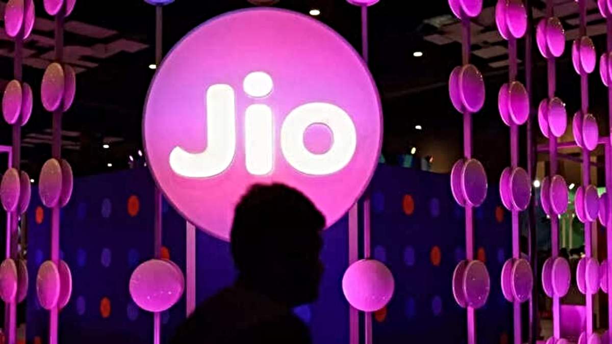 Jio Recharge: करोड़ों यूजर्स को जिओ ने दिया झटका…