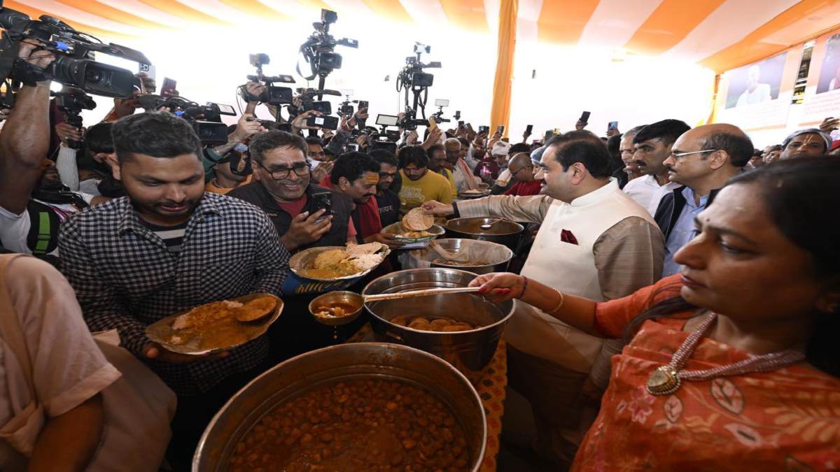 ‘अद्भुत, अद्वितीय, अलौकिक’, महाकुंभ में शामिल होकर गौतम अडानी ने पत्नी संग किया गंगा स्नान, पोस्ट कर कही ये बात