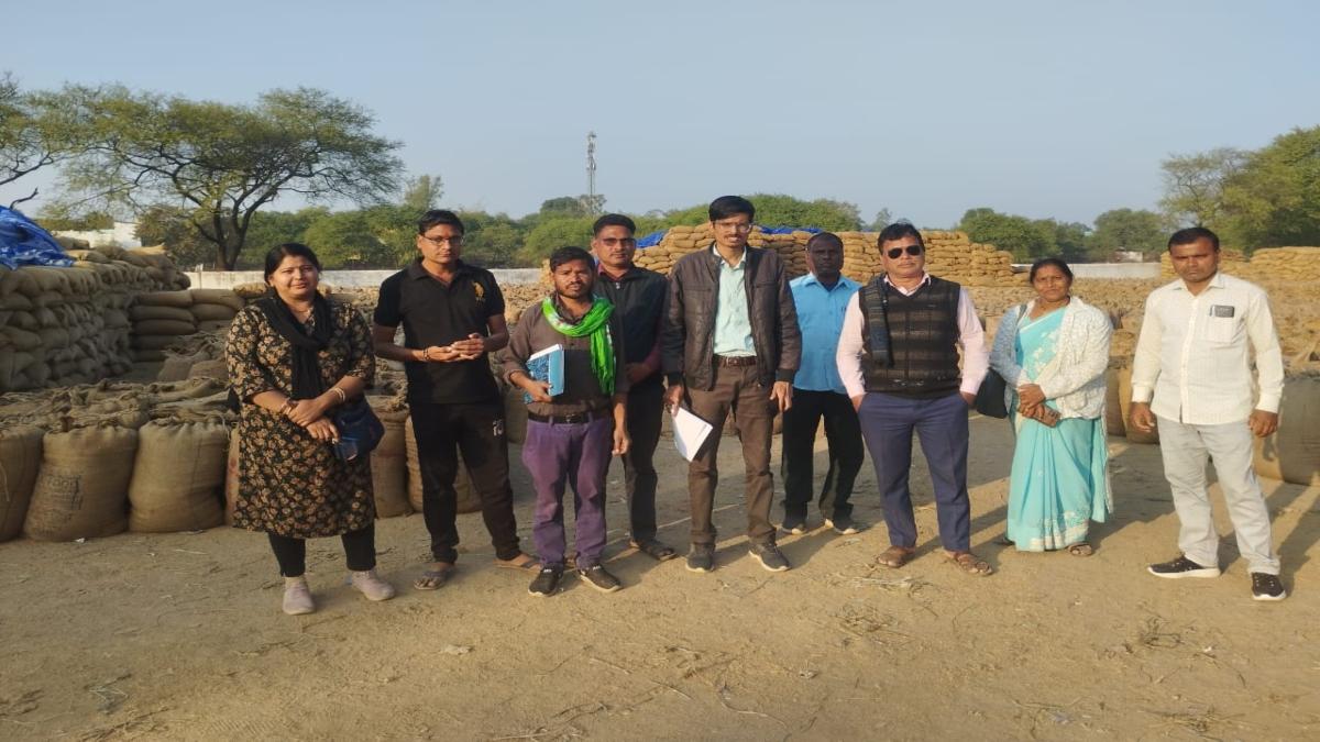 अवैध धान संग्रहण पर बड़ी कार्रवाई, सत्यापन में मिलान नहीं होने पर 1222 क्विंटल धान का कराया गया रकबा समर्पण