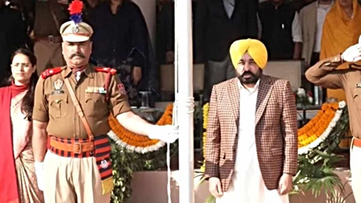 गणतंत्र दिवस पर CM Bhagwant Mann ने फहराया तिरंगा, परेड से ली सलामी…