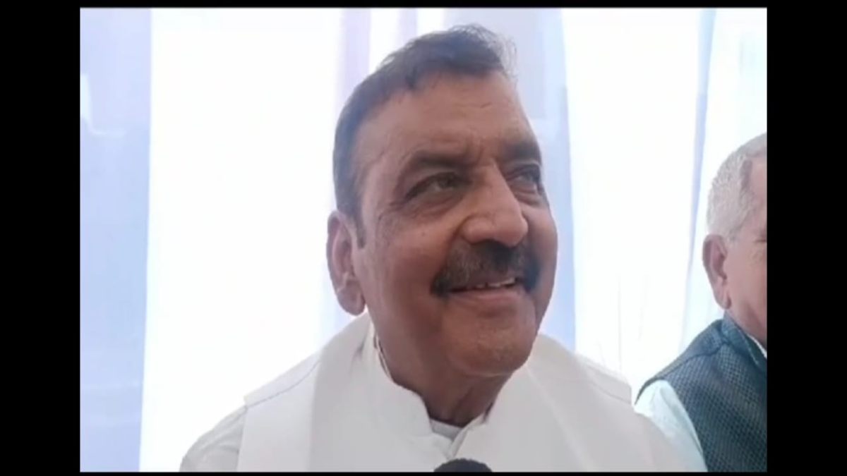 पूर्व विधायक का धरना प्रदर्शन: राहुल गांधी की सभा को लेकर अंतर सिंह दरबार ने लगाए गंभीर आरोप, कहा- जमीन बेचकर करवाई थी सभा, लेकिन अब तक…