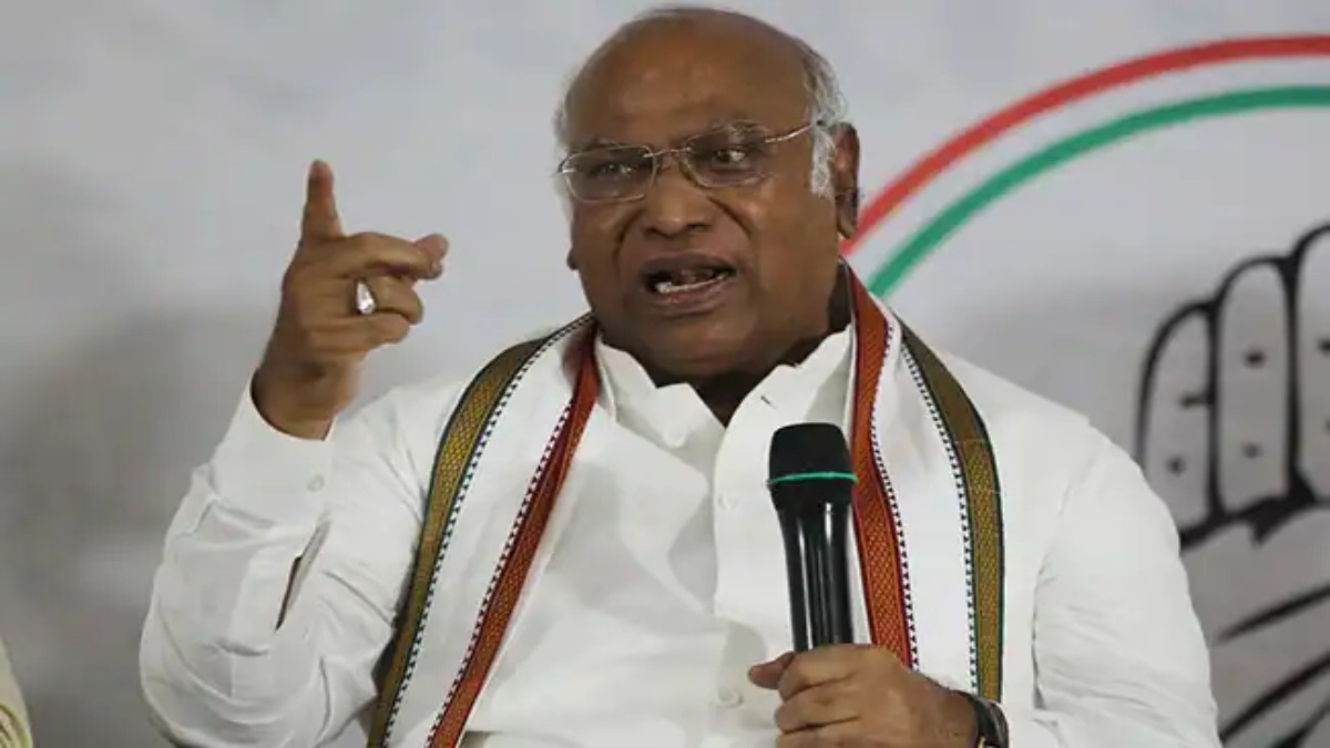 ‘धार्मिक कट्टरता से देश को बांट रहे…,’ गणतंत्र दिवस पर कांग्रेस अध्यक्ष खरगे का मोदी सरकार पर हमला, राष्ट्र के नाम संदेश में लगाए कई आरोप