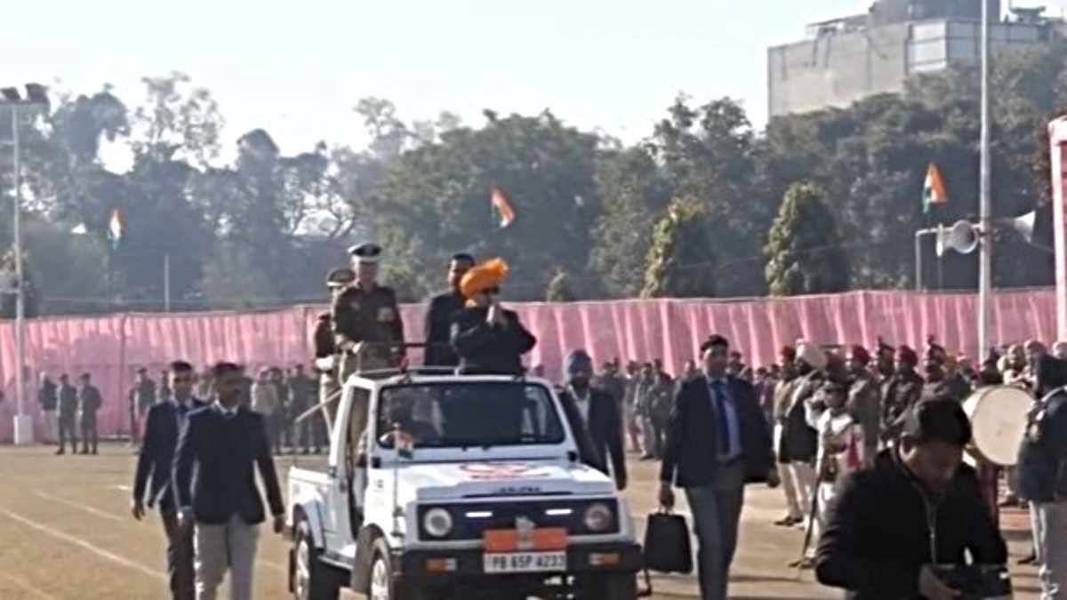 Governor GulabChand Kataria Hoisted Flag: 76वें गणतंत्र दिवस पर राज्यपाल गुलाब चंद कटारिया ने तिरंगा फहराया, सैनिकों ने पेश किया शानदार प्रदर्शन…