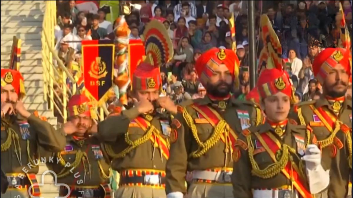बीटिंग रिट्रीट सेरेमनी: देशभक्ति के नारों और जवानों के कदमताल से गूंजा अटारी-वाघा बॉर्डर, Watch video