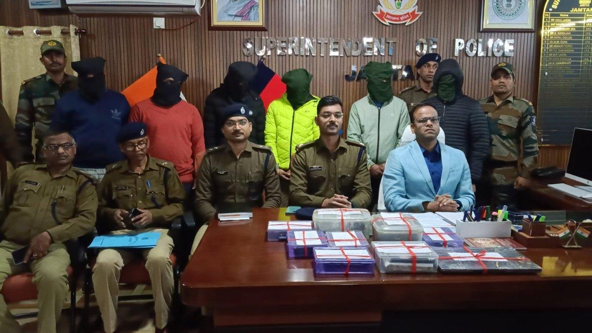 सिर्फ एक क्लिक और आपका बैंक अकाउंट साफ: ‘जामताड़ा गिरोह’ के 6 सदस्य गिरफ्तार, 10 करोड़ की साइबर ठगी में झारखंड पुलिस की कार्रवाई