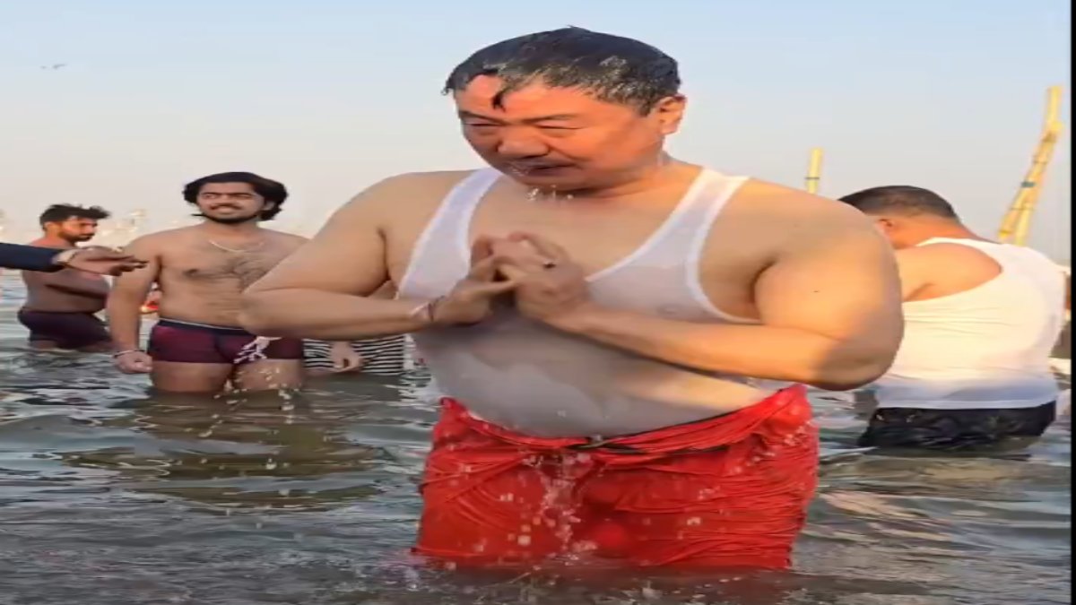 Mahakumbh 2025 : केंद्रीय मंत्री किरेन रिजिजू ने लगाई डुबकी, बोले- त्रिवेणी संगम में स्नान करना मेरे लिए आध्यात्मिक और मानसिक चेतना जागृत करने जैसी अनुभूति