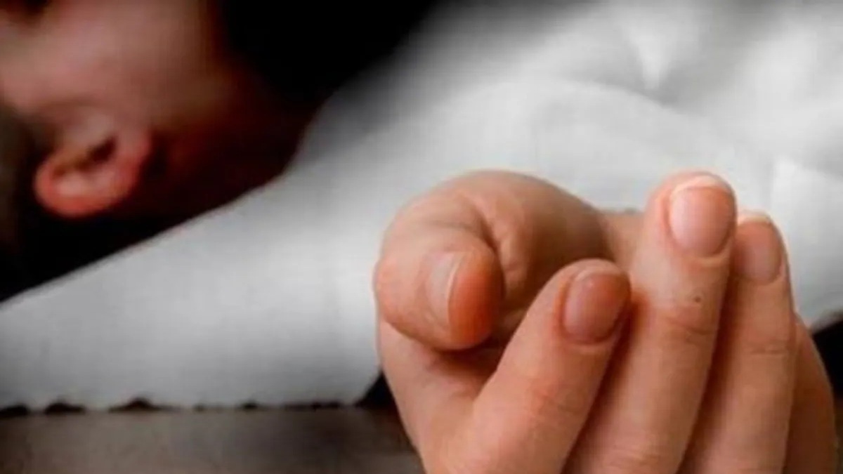 खेलते-खेलते पहली मंजिल से गिरा दो साल का मासूम, नीचे गिरने से दर्दनाक मौत