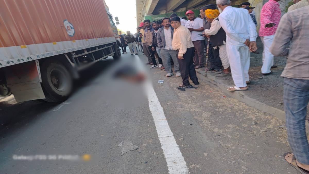 काल बनकर दौड़ा कंटेनर: बाइक को मारी जोरदार टक्कर, हादसे में मां-बेटे की मौत