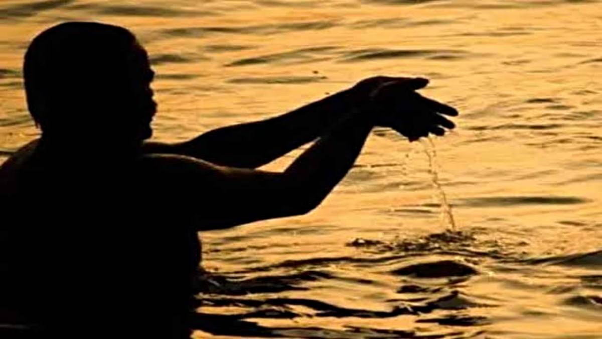 Mauni Amavasya: मौनी अमावस्या पर महाकुंभ में नहीं जा पा रहे, इस तरह घर में करें स्नान मिलेगा पुण्य…