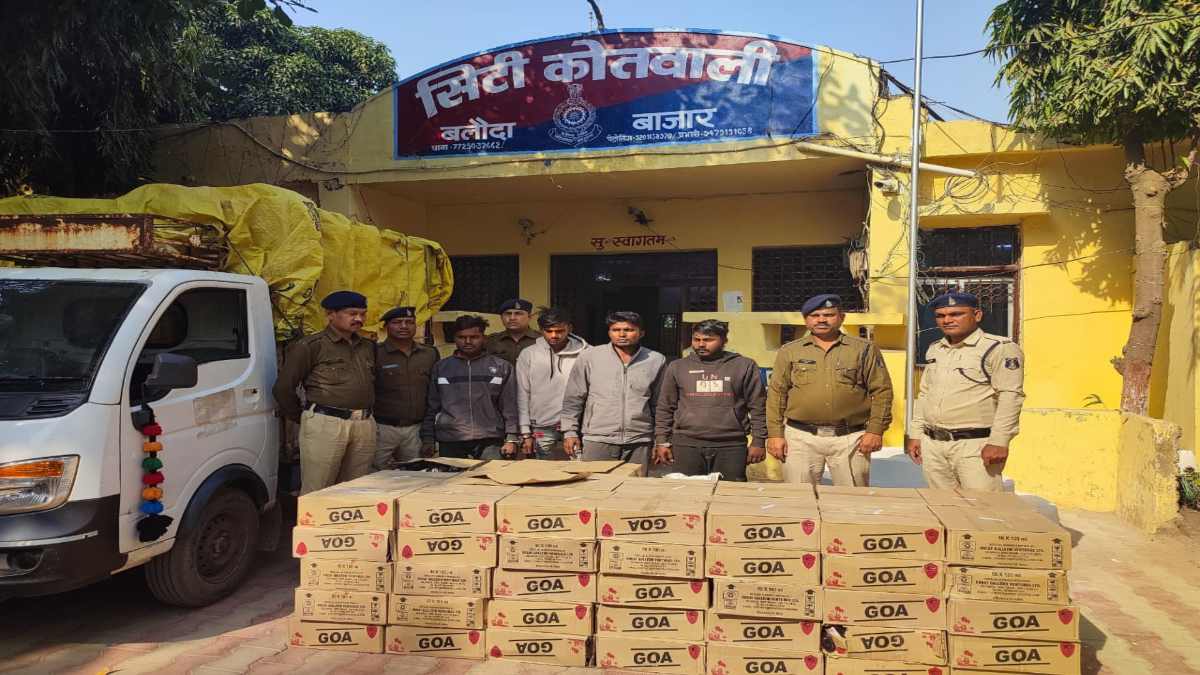 CG News : चुनाव के बीच शक्रिय हुए शराब माफिया, पुलिस ने मारा छापा, 100 पेटी मदिरा किया जब्त