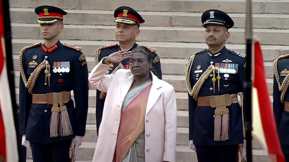 Beating The Retreat Ceremony: गणतंत्र दिवस समापन समारोह की शुरुआत, देखें Live