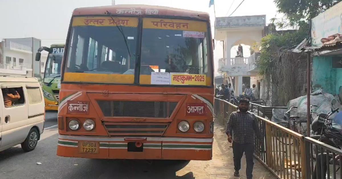 प्रयागराज जा रही बस में लगी आग : धुंआ भरते देख ड्राइव ने साइड लगाई गाड़ी, फिर…