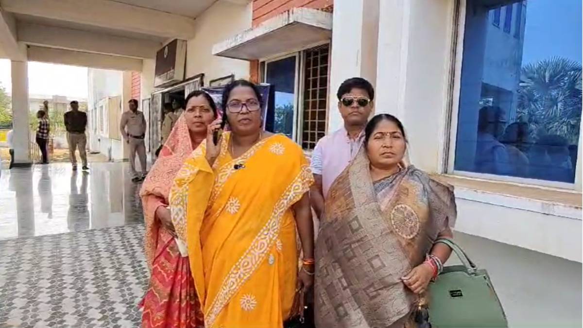 भाजपा प्रत्याशी का नामांकन होगा रद्द ! कांग्रेस ने पालिका के रजिस्टर्ड ठेकेदार बताकर जिला निर्वाचन अधिकारी से की शिकायत