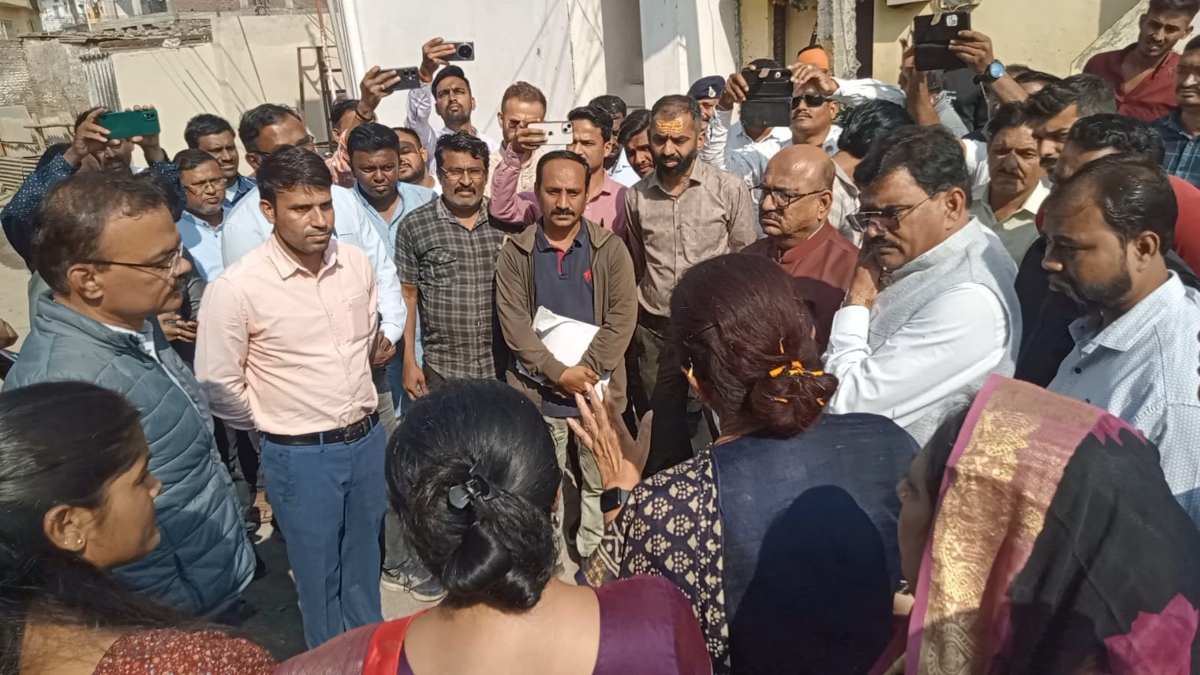 सांसद ने खोली भ्रष्टाचार की पोल: अधिकारियों की जमकर लगाई क्लास, कहा- 50% भी पूरा नहीं हुआ है काम, जानें पूरा मामला