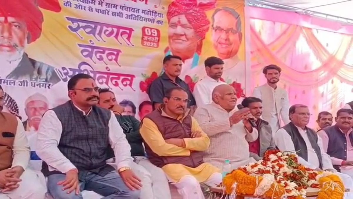 राजस्व मंत्री ने मंच से कहाः तहसीलदार को जिले से भगा देंगे, रिश्वत मांग रही थी इसलिए अभी केवल हटाया है