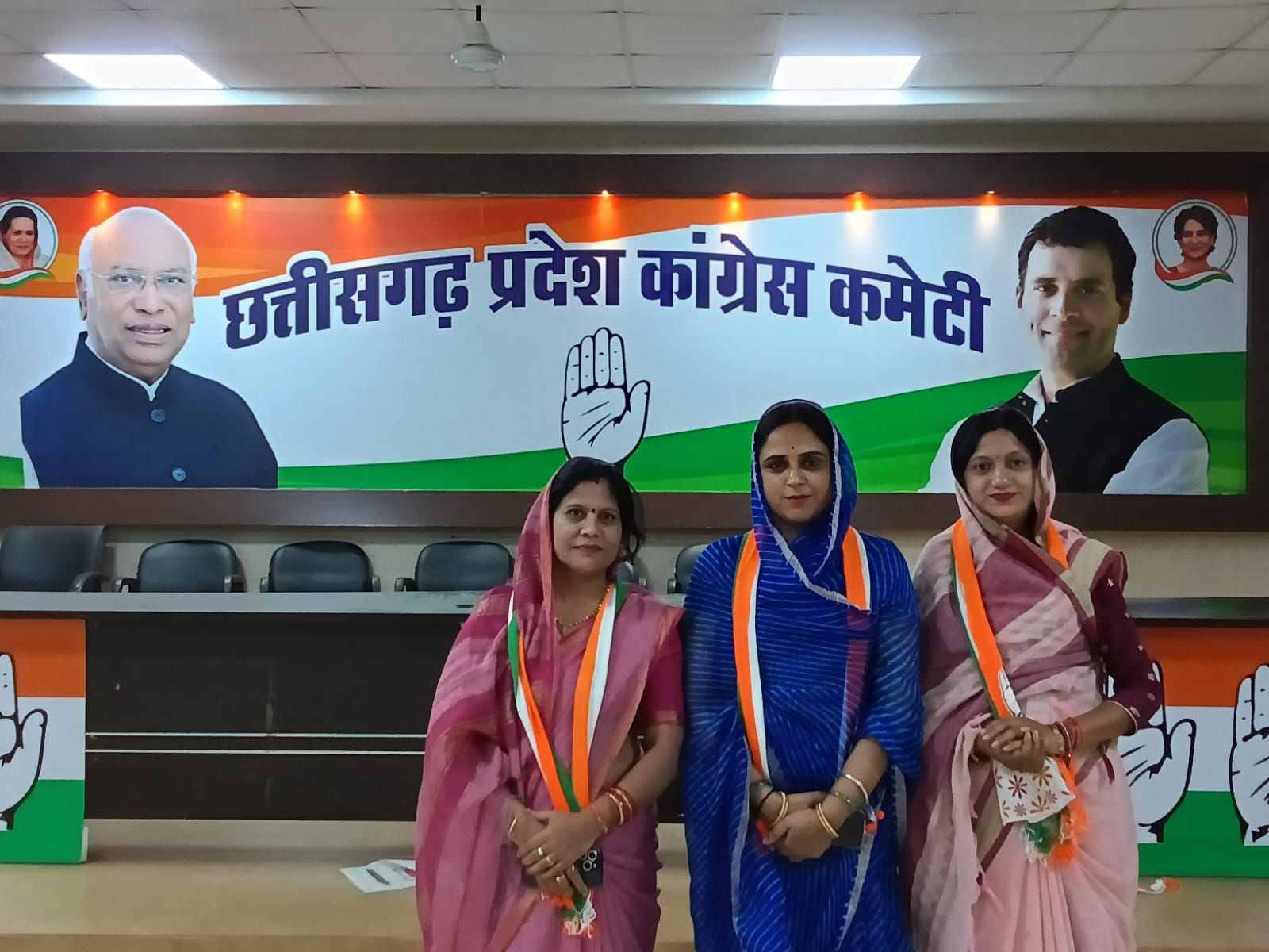 कांग्रेस ने खेला बड़ा दाव : भाजपा छोड़ कांग्रेस में आई नम्रता दास, 24 घंटे के भीतर पार्टी ने दिया नगर पंचायत अध्यक्ष का टिकट