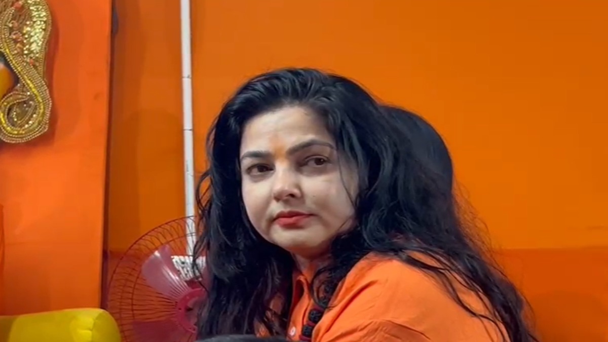 ममता कुलकर्णी के सन्यास लेने पर बवाल : वैष्णव किन्नर अखाड़े ने किया बगावत का ऐलान, पट्टाभिषेक की प्रक्रिया को बताया फर्जी, फिर सुलगी अंडरवर्ल्ड की चिंगारी