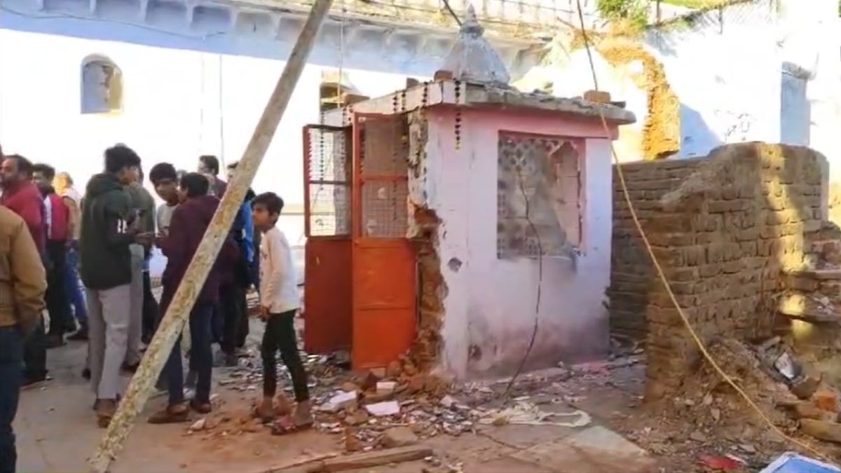 धार्मिक स्थल को लेकर जमकर बवालः दो समाज के लोगों ने थाने का घेराव कर की नारेबाजी, समझाइश के बाद मामला हुआ शांत