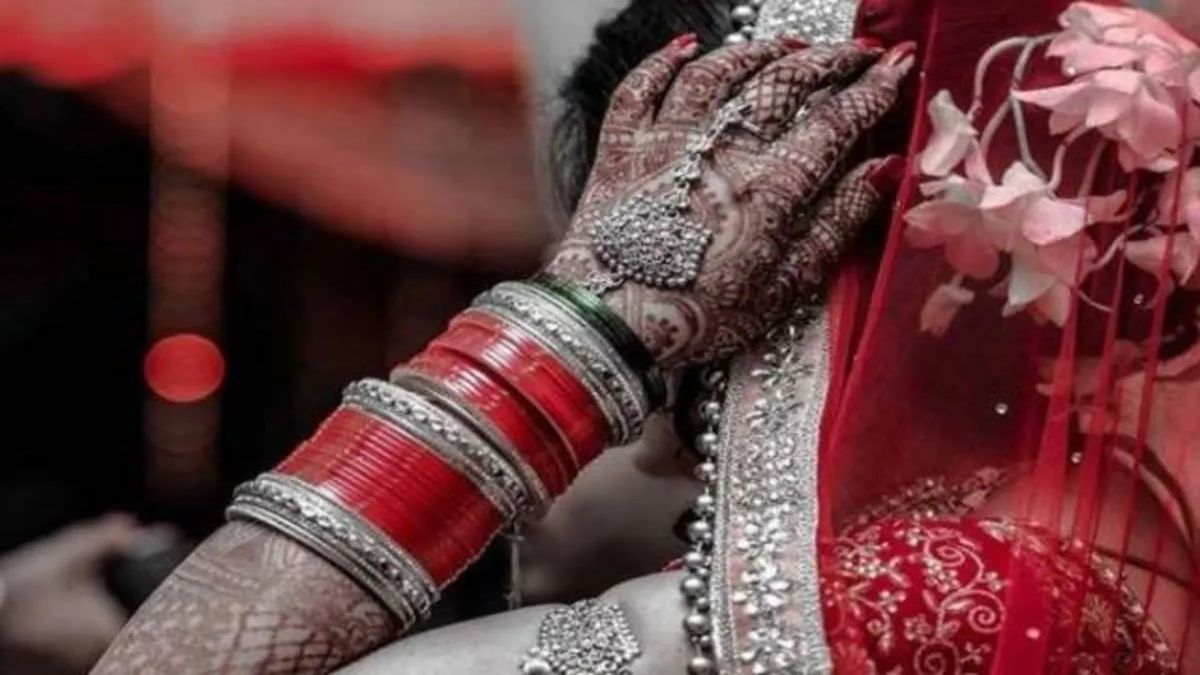 एक से मन नहीं भरा… चार पत्नी होने के बाद भी पांचवी को ब्याह कर लाया, खुद को बताया था SHO, ससुराल पहुंचने पर दुल्हन के उड़ गए होश