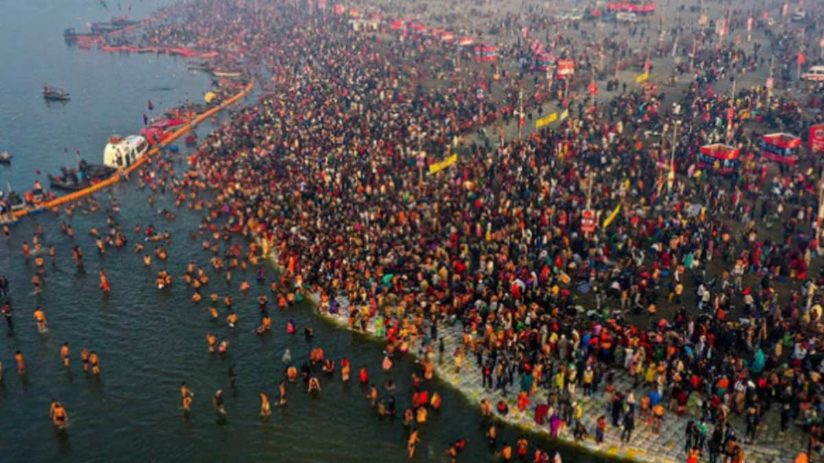मौनी अमावस्या से पहले श्रद्धालुओं से भरा महाकुंभ मेला परिसर, अमृत स्नान में शामिल होने पहुंच रहे स्नानार्थी