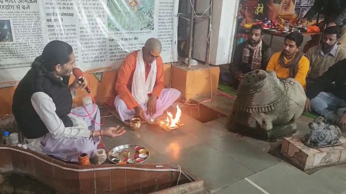 इमरान बना ईश्वर: मुस्लिम युवक ने अपनाया सनातन धर्म, मां नर्मदा में स्नान के बाद भक्तों के बीच विधि विधान से कराया प्रवेश