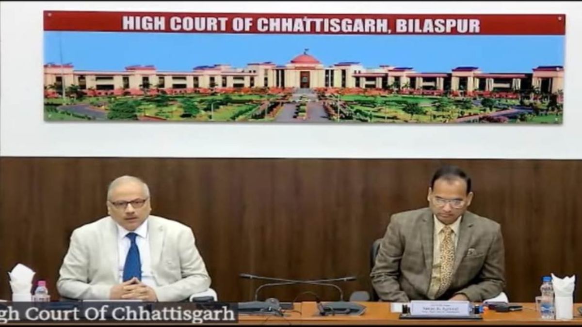 रायगढ़ में अतिरिक्त न्यायालय भवन और आवासीय भवन का उद्घाटन, चीफ जस्टिस रमेश सिन्हा ने कहा- जिलों में सर्व सुविधायुक्त न्यायालय और कर्मचारियों के लिए आवासीय भवन उपलब्ध कराना हमारी प्राथमिकता