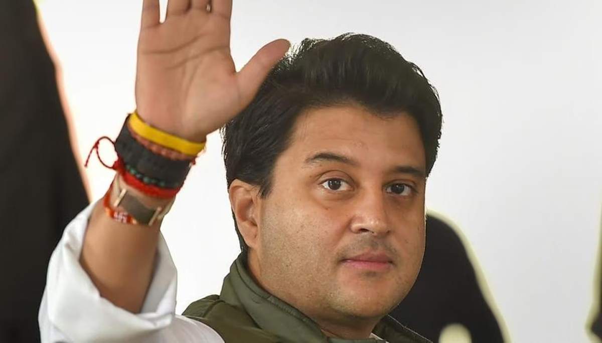 ग्वालियर पहुंचे केंद्रीय मंत्री सिंधिया: नव निर्वाचित जिला अध्यक्षों को दी बधाई, कहा- सभी से जुड़ी हुई है आशाएं और अपेक्षाएं