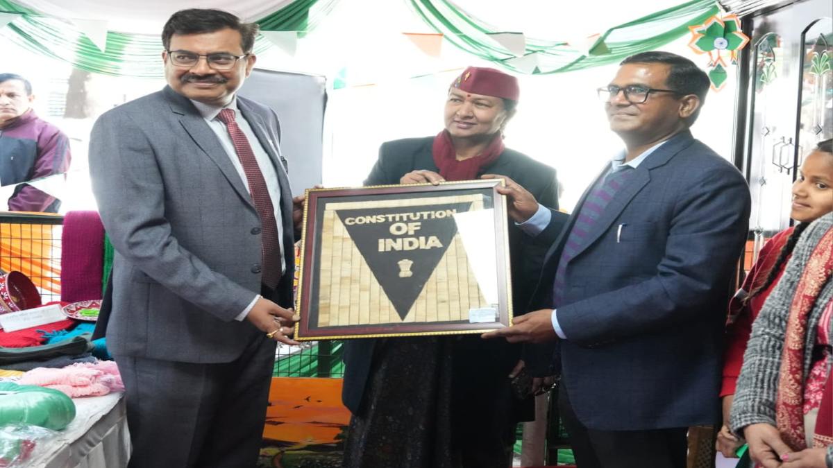National Voters Day 2025 : मतदाता जागरूकता को लेकर मुख्य सचिव ने दिलाई शपथ, मताधिकार का बताया महत्व