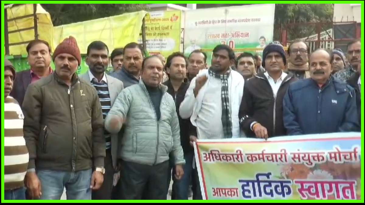 अधिकारी-कर्मचारियों ने 51 सूत्रीय मांगों को लेकर खोला मोर्चाः CM के नाम सौंपा ज्ञापन, दी यह चेतावनी