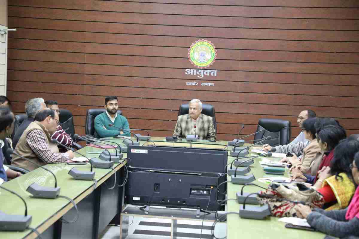 संभागायुक्त दीपक सिंह की पहल: शास्त्रीय संगीत और नृत्य शिक्षा को बढ़ावा देने की दिशा में बैठक आयोजित, शिक्षकों से कहा- यह हमारी संस्कृति की पहचान