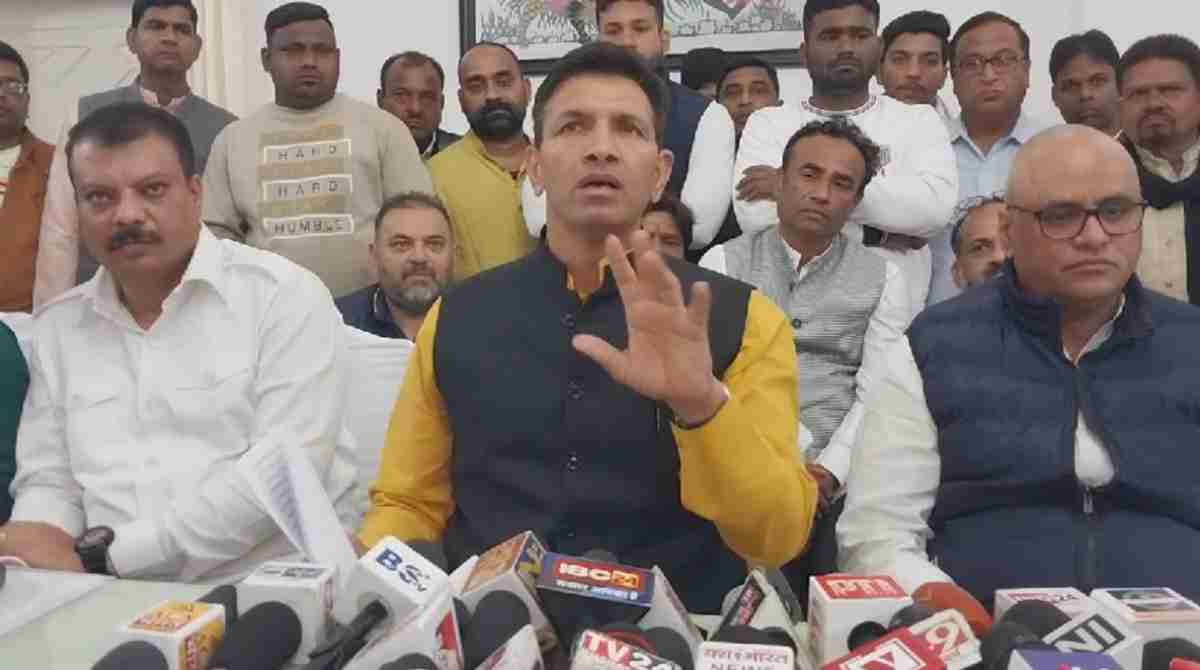 थाने में विधायक प्रतिनिधि की नियुक्ति पर जीतू पटवारी का हमला, कहा- जनता से उगाही कर बनती है लाल डायरी, इन मुद्दों पर सरकार से पूछे तीखे सवाल