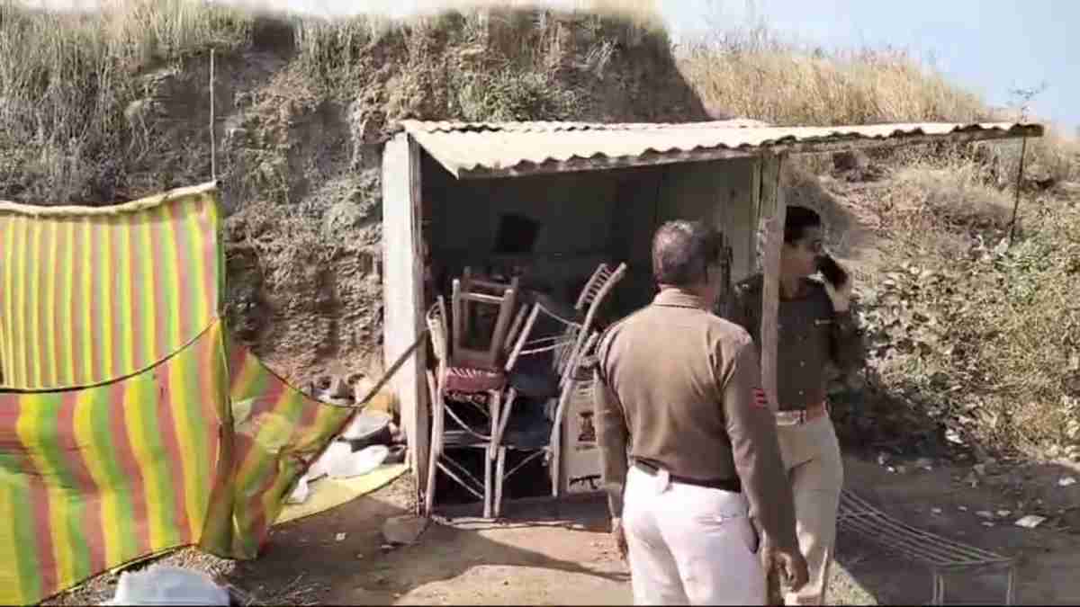 दिन दहाड़े चाय वाले की हत्या: उसी की दुकान में मिला शव, इलाके में फैली सनसनी